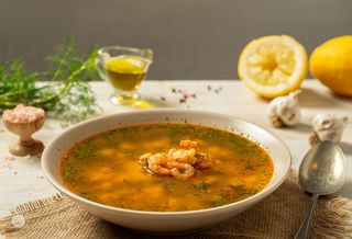 20. Супа от скариди и рулца от раци (400г)