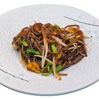 34.Yaki soba Spaghetti di grano saraceno con uova e verdure