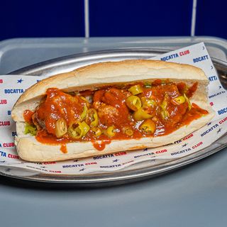 Bocatta De Albóndigas De La Abuela con piparras