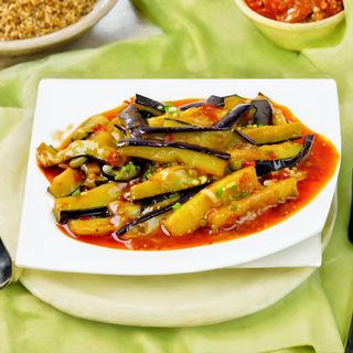 98 Жареные баклажаны в остром соусе 铁板茄子