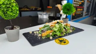 Салата Цезар с пиле