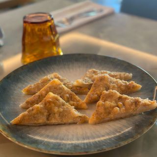 Tostadas fritas con gambas