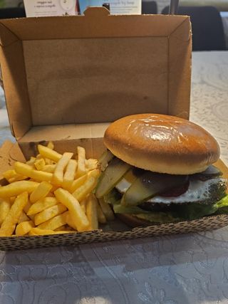 Чийзбургер с пеперони (350г)