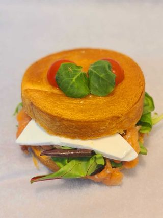 REMOLÍ salmón y queso fresco