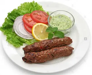Seekh Kebab (2 uds.) y ensalada