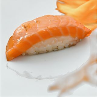 Нигири Сьомга татаки (2бр)