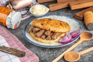 Veliki ćevapi u somunu sarajevski 