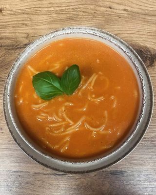 Pomidorowa z kluskami lanymi