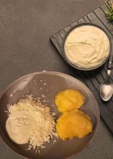 Mămăligă cu brînză și smântână