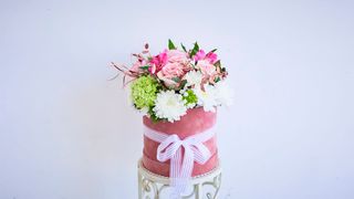 Box mix cveća . Predivan nezan poklon.