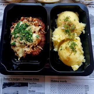 Gniazdo z Mięsa Mielonego z Serem  Żółtym