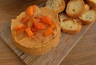 Hummus Con Dips De Zanahoria Y Tostaditas