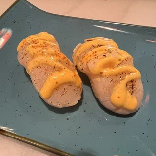 78A.Nigiri De Vieiras Con Mayonesa Picante (2 Pzs.)
