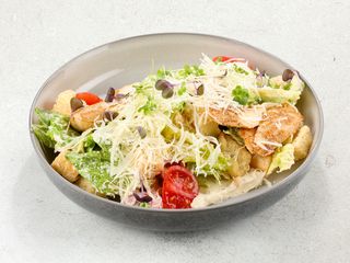 Salată Romană cu pui