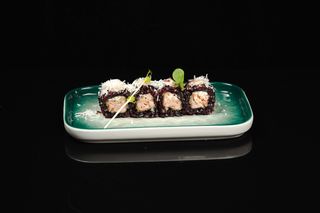 104.URA BLACK FUSION ROLL