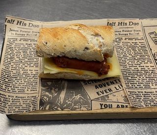 Montadito De Chistorra Y Queso