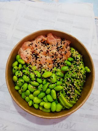 Spicy salmón poke