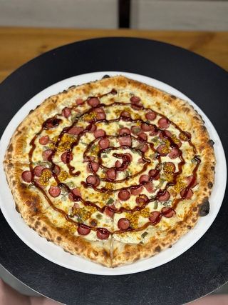 Піца ковбаски мисливські з гірчицею