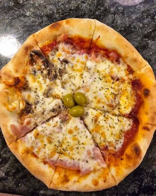 Quattro Stagioni pizza