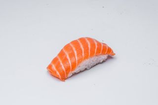 Суші лосось