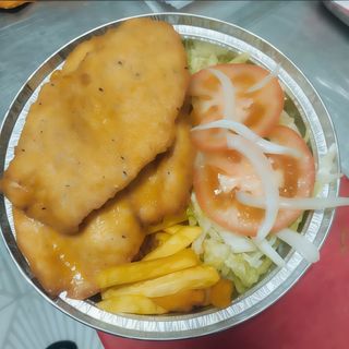 Plato de Pechuga Empanada + ensalada
