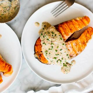 Стейк из семги со сливочным соусом