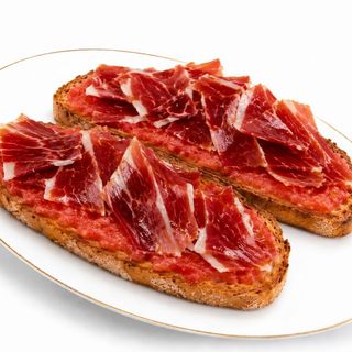 Tosta con paleta ibérica de bellota y tomate rallado