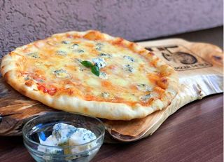 Pizza Quattro Formaggi 42cm