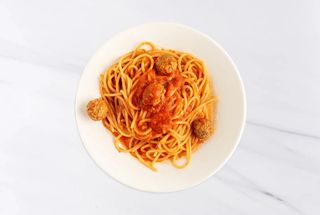 Спагетти с томатным соусом