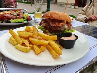 Hamburguesa  de ternera con queso de cabra