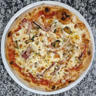 Pizza con frutti di mare