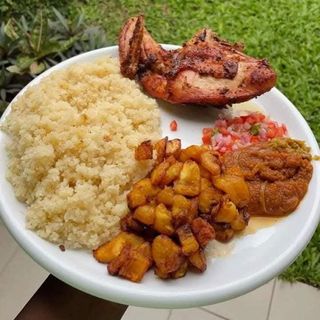 1/4 De Poulet Grillé + Attiéké + Portion D'alloco