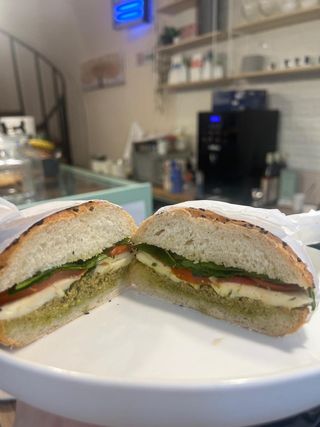 Caprese bagel