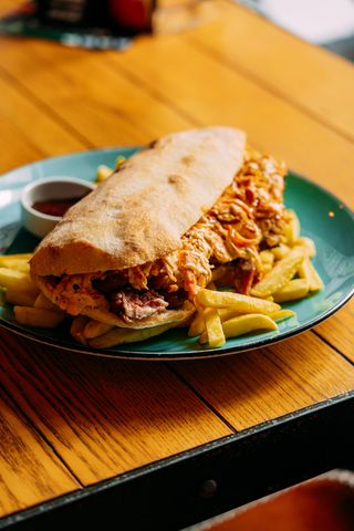 Sendvič sa cjepkanim rebarcima  450gr