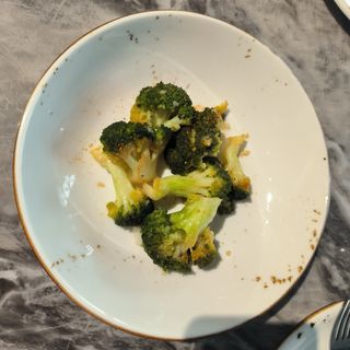 Брокколи с чесноком