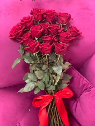 15 бр. Червени рози с панделка 