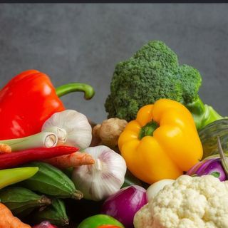 Pechuga troceada agridulce con verduras