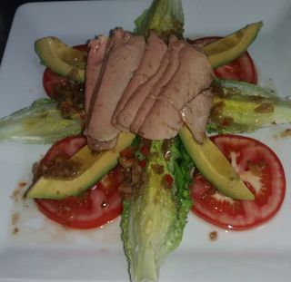 Ensalada De Cogollos Y Ventresca De Atún