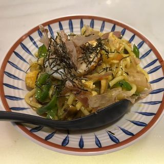 170.Udon Frito Con Pollo Y Salsa Curry