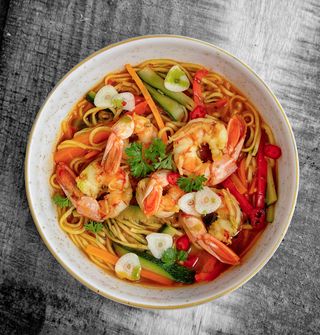 NOODLES CU CREVETI SI LEGUME