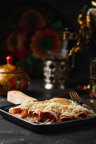 ბლინები ლორით და ყველით