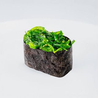 Суші з водоростями Чука Вакаме (50г/1шт)