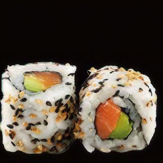 49. Uramaki De Salmón Aguacate