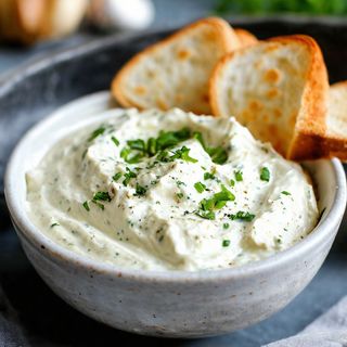 Assiette De Crème À L'ail