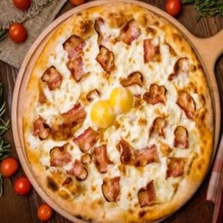 Pizza Carbonara (Mediana Redonda De 30 Cm.)