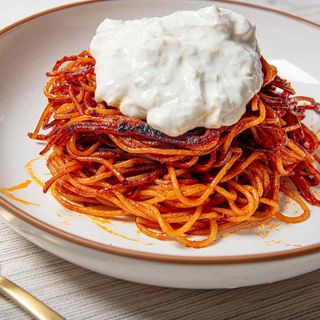 Assassina classica con stracciatella e polvere di peperone crusco