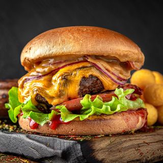 BEEF CHEESEBURGER