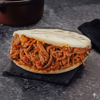 Arepa De Carne Mechada