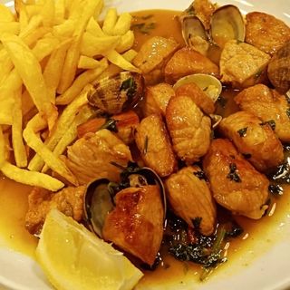 Carne de Porco à Alentejana