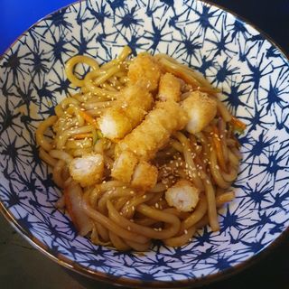 Udon mazzancolle tropicali e verdure